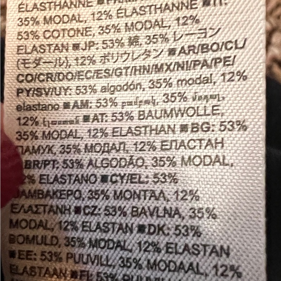 Pistola 
Medium 
Black
Short sleeve 
Button Down 
Crop
Blouse - Picture 4 of 9